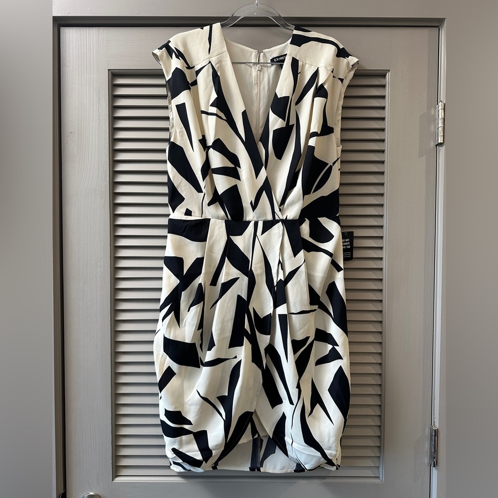 Express Black and White Abstract Dress Medium NWT #0116